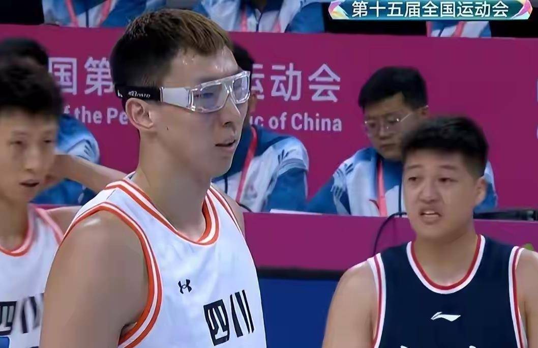 青岛队翻盘四川队,周琦关键制胜 青岛队翻盘四川队,周琦关键制胜