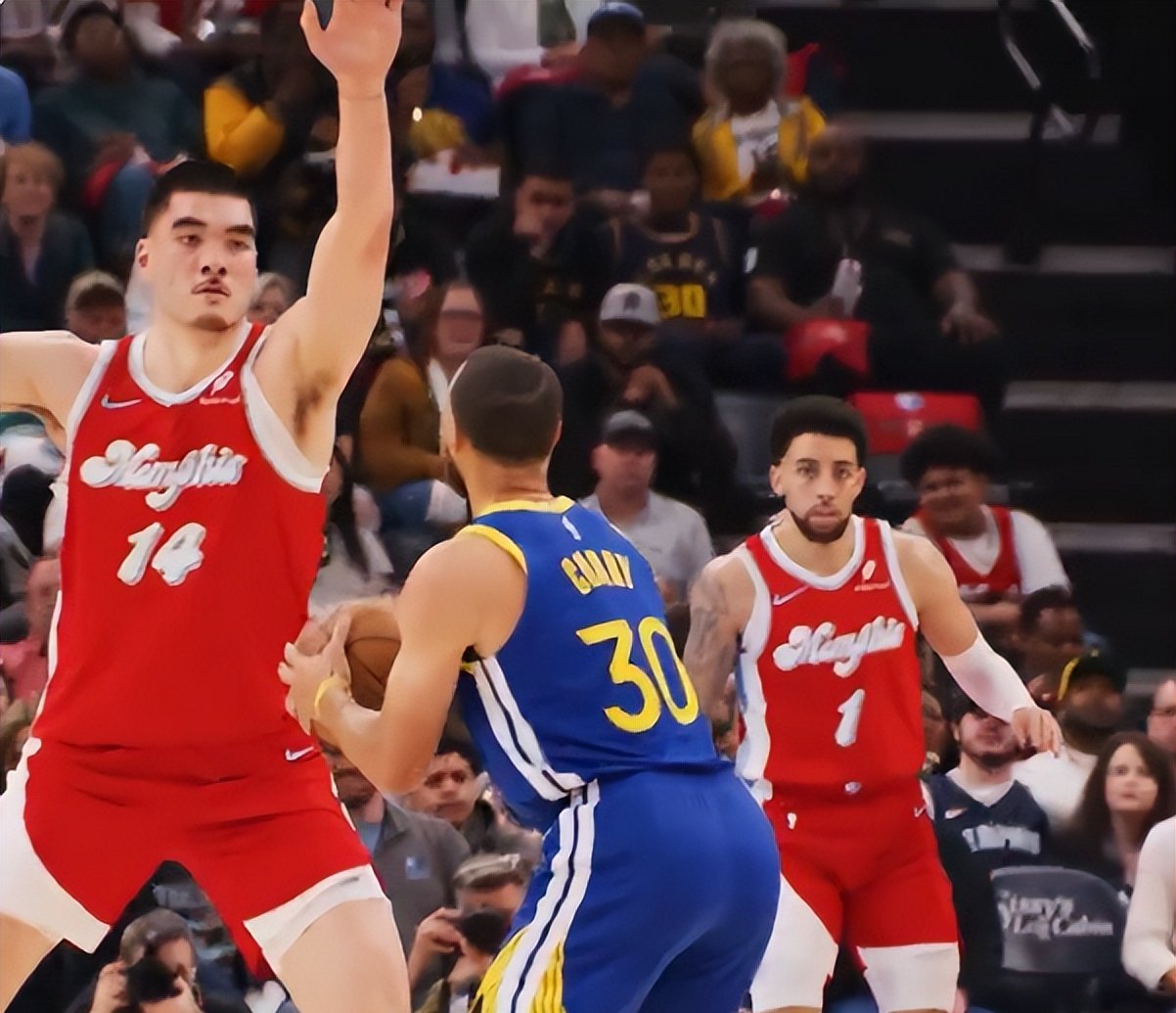 勇士险胜上海队，麦科勒姆带队取胜