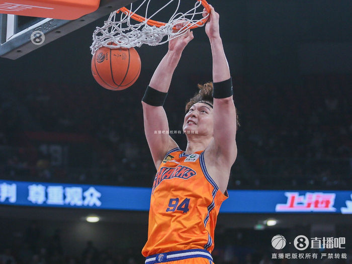 爵士横扫山东队，王哲林高光表现