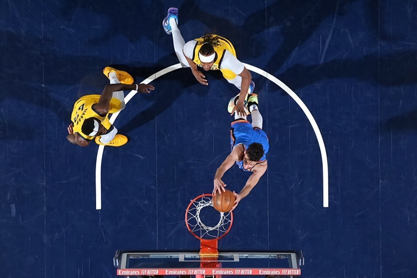 步行者险胜深圳队，布伦森带队取胜