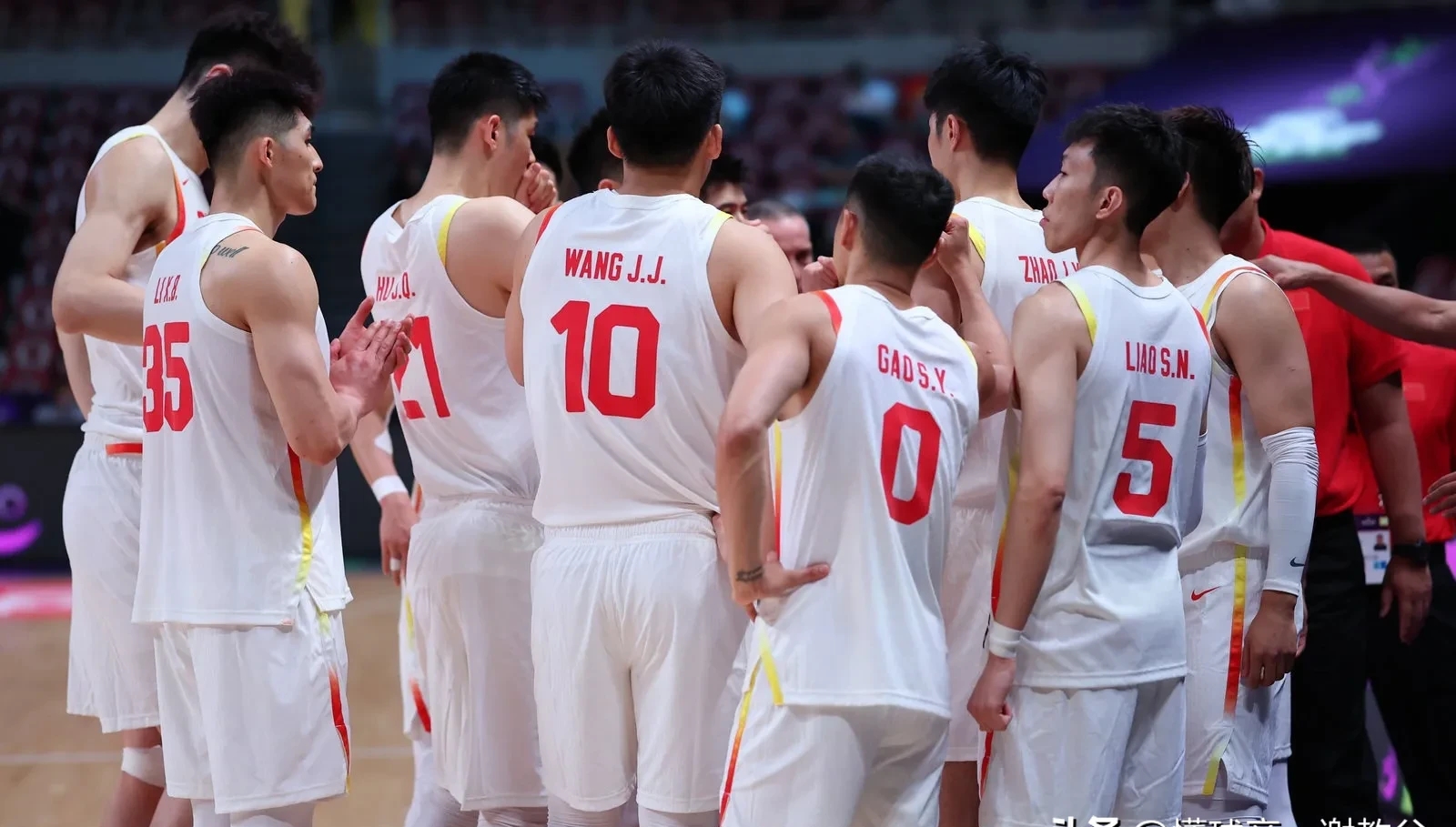 CBA联赛上演激动人心的对决，胜者将逐鹿群雄