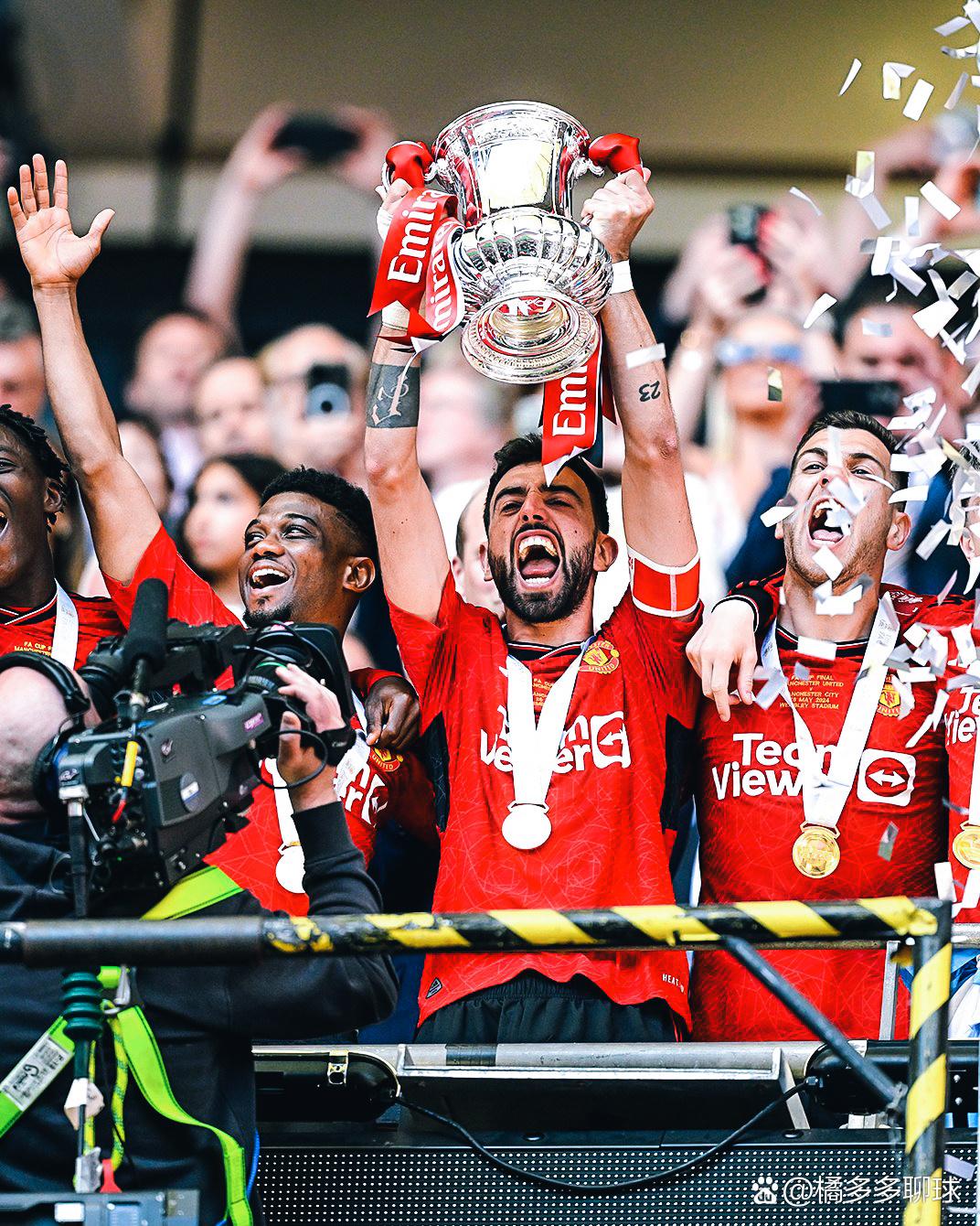 比利时排球队夺得冠军,庆祝胜利 比利时排球队夺得冠军,庆祝胜利