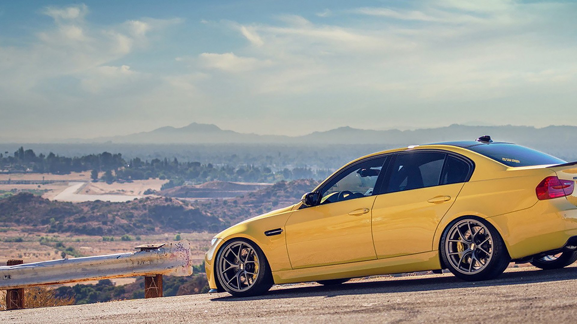 赛道风云,雷诺车队绝境逆袭,维斯塔潘单骑强势领跑