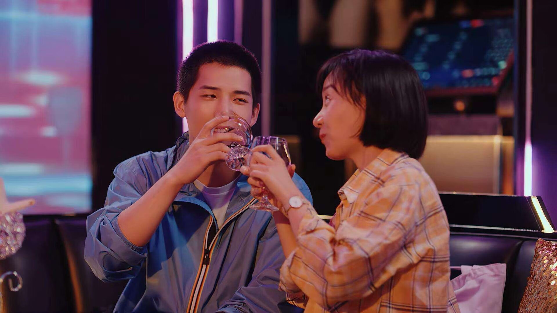 张本智和的救赎时刻,他在比赛末段的怒吼,将日本队从悬崖边缘拉了回来