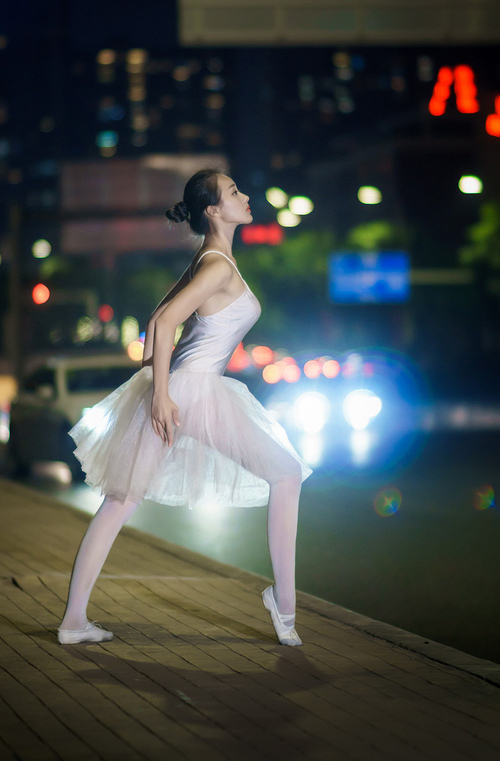 欧冠烽火,国际米兰15分钟风暴击退比利时豪门,哈弗茨孤星闪耀难救主