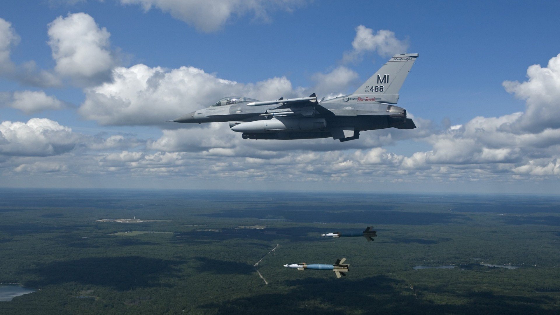 数据狂潮与北非风暴，球风迥异，殊途同归